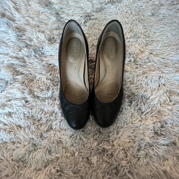 Geox Blach Heels - Picture 4 of 4